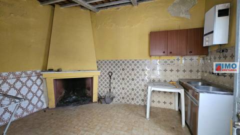 RESERVADO - Moradia T5 c/ Garagem e Logradouro - Alcains