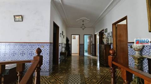 RESERVADO - Moradia T5 c/ Garagem e Logradouro - Alcains