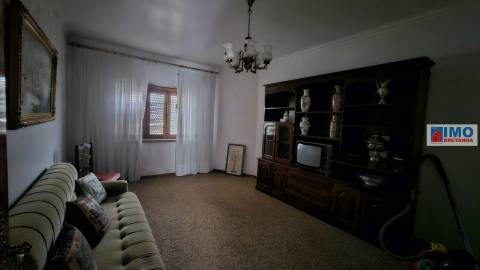 RESERVADO - Moradia T5 c/ Garagem e Logradouro - Alcains