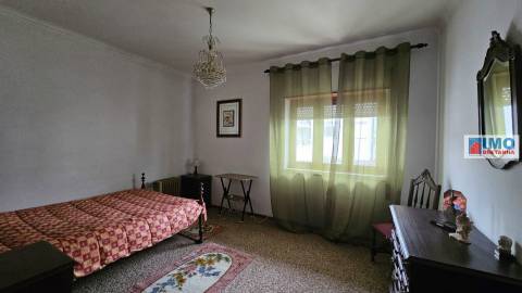 RESERVADO - Moradia T5 c/ Garagem e Logradouro - Alcains