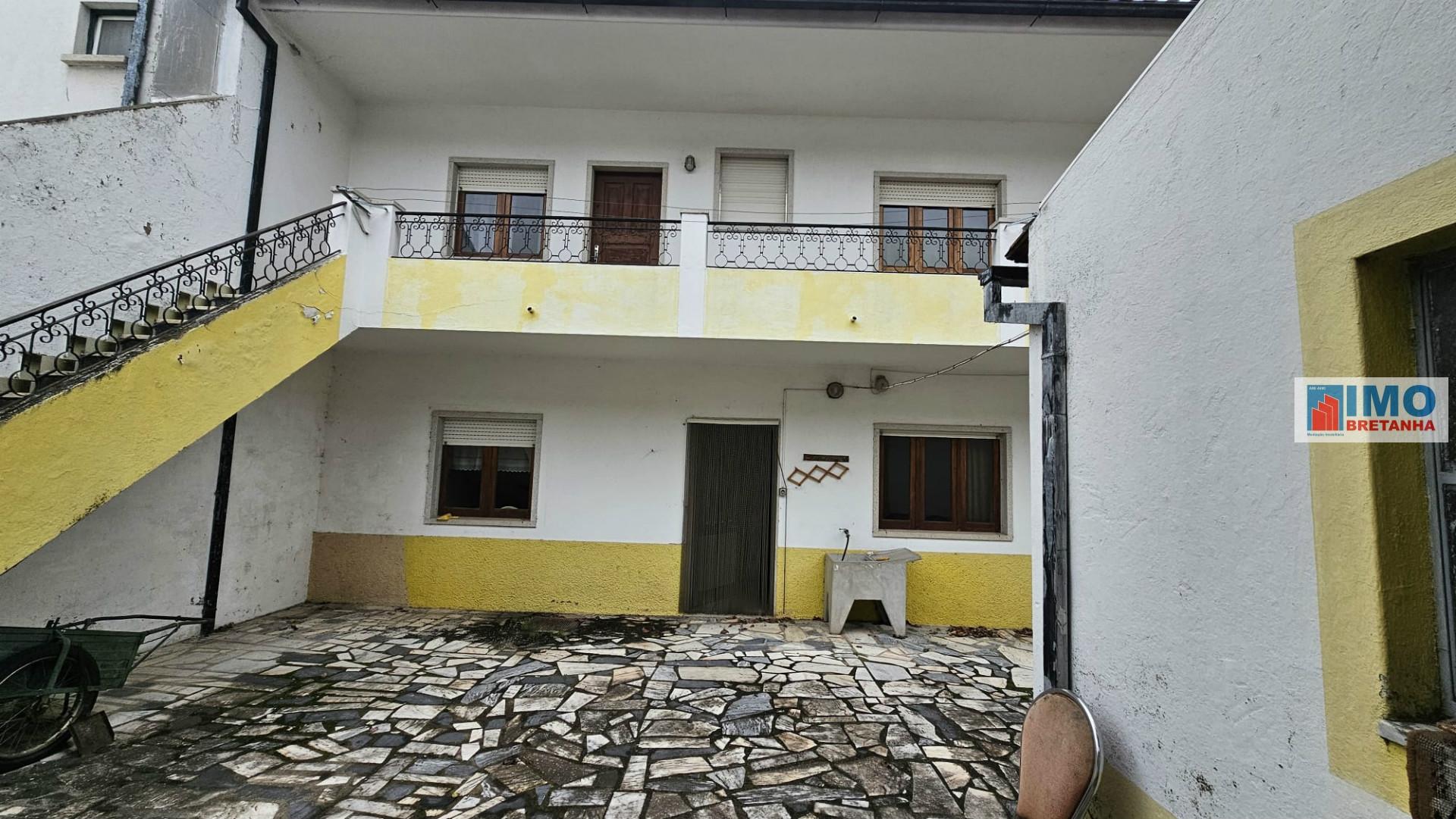 RESERVADO - Moradia T5 c/ Garagem e Logradouro - Alcains