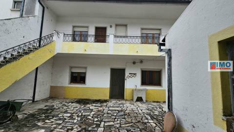 RESERVADO - Moradia T5 c/ Garagem e Logradouro - Alcains
