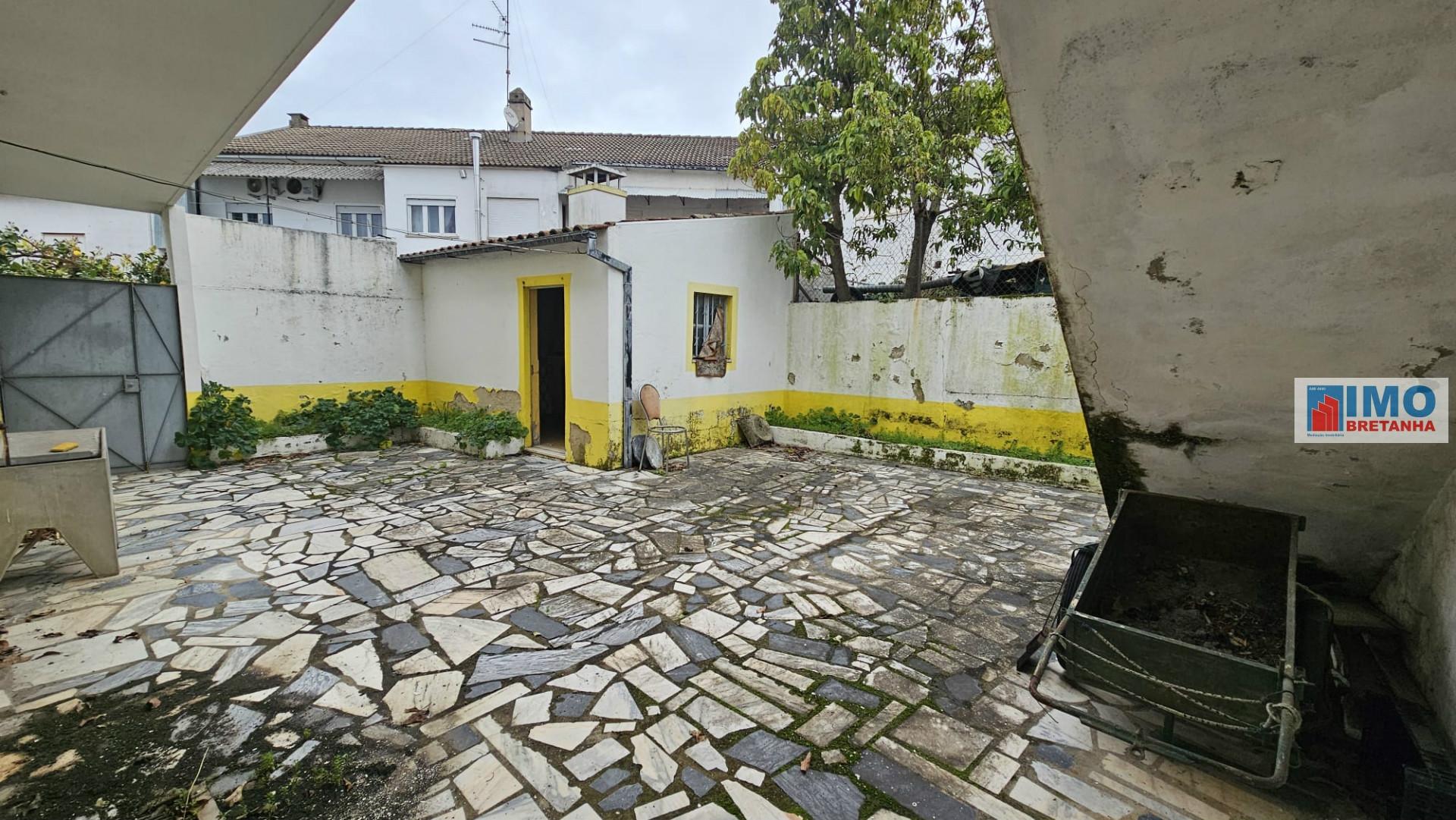 RESERVADO - Moradia T5 c/ Garagem e Logradouro - Alcains