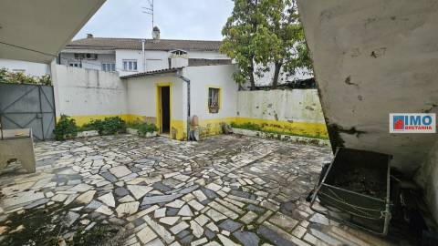 RESERVADO - Moradia T5 c/ Garagem e Logradouro - Alcains