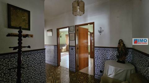 RESERVADO - Moradia T5 c/ Garagem e Logradouro - Alcains