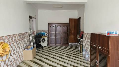 RESERVADO - Moradia T5 c/ Garagem e Logradouro - Alcains