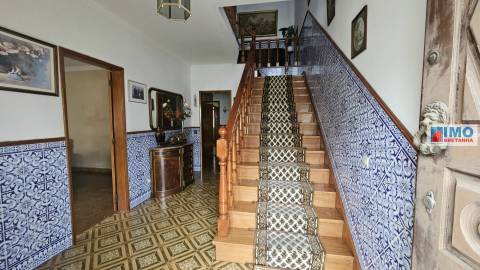 RESERVADO - Moradia T5 c/ Garagem e Logradouro - Alcains