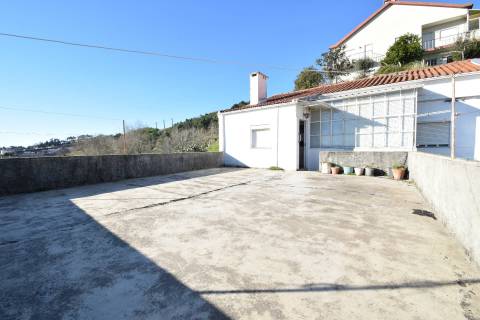 Moradia V3 c/ Garagem - p/ Renovar -  Periferia da Covilhã