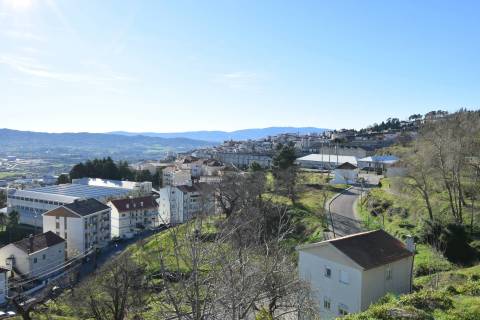 Moradia V3 c/ Garagem - p/ Renovar -  Periferia da Covilhã