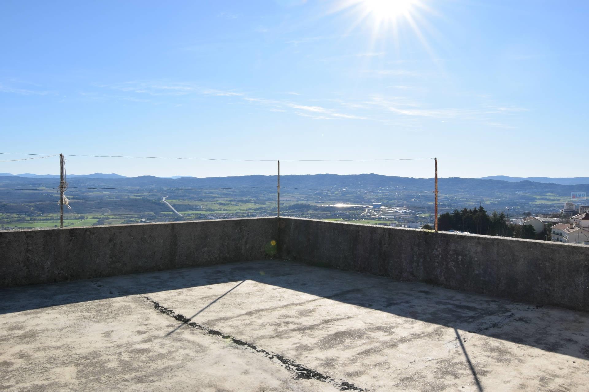 Moradia V3 c/ Garagem - p/ Renovar -  Periferia da Covilhã