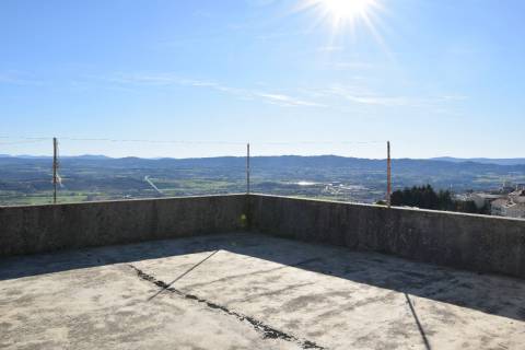 Moradia V3 c/ Garagem - p/ Renovar -  Periferia da Covilhã