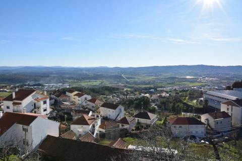 Moradia V3 c/ Garagem - p/ Renovar -  Periferia da Covilhã