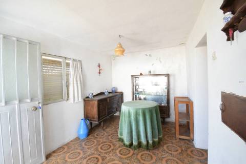 Moradia V3 c/ Garagem - p/ Renovar -  Periferia da Covilhã