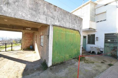 Moradia V3 c/ Garagem - p/ Renovar -  Periferia da Covilhã