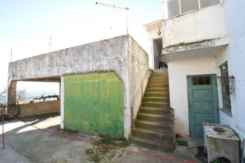 Moradia V3 c/ Garagem - p/ Renovar -  Periferia da Covilhã