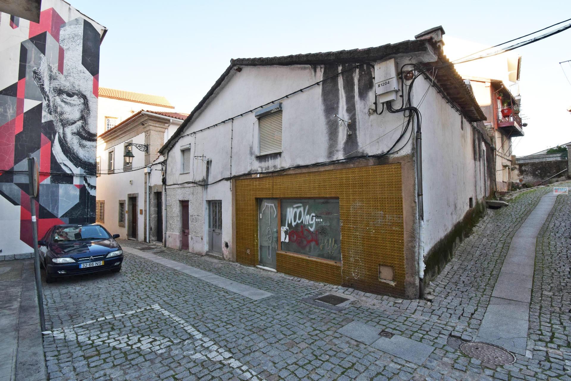 Edíficio c/ Projeto Aprovado p/ 2 - T2 e 1 T0