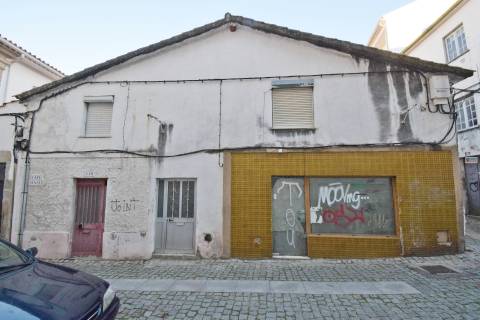 Edíficio c/ Projeto Aprovado p/ 2 - T2 e 1 T0