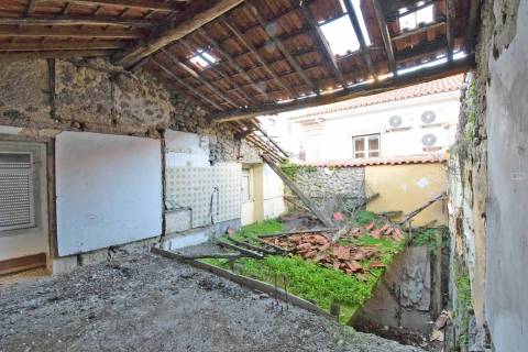 Edíficio c/ Projeto Aprovado p/ 2 - T2 e 1 T0