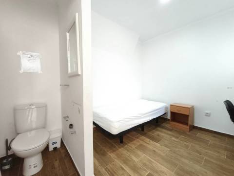 Investimento - 7,5% Rentabilidade - Moradia T10 + Studio - Santa Clara