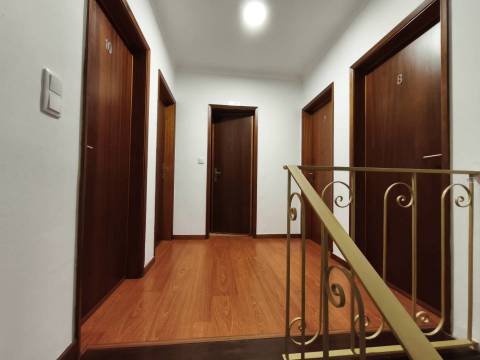 Investimento - 7,5% Rentabilidade - Moradia T10 + Studio - Santa Clara