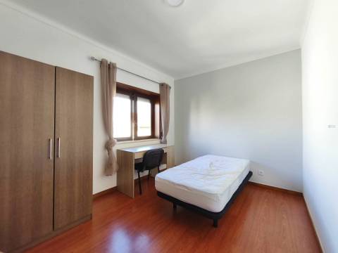 Investimento - 7,5% Rentabilidade - Moradia T10 + Studio - Santa Clara