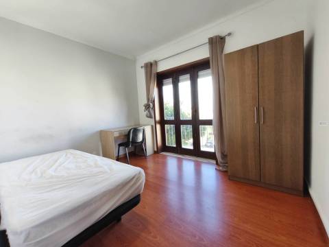 Investimento - 7,5% Rentabilidade - Moradia T10 + Studio - Santa Clara