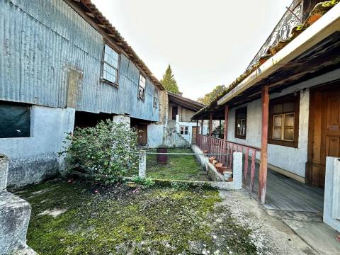 Moradia p/ Recuperar - T5 em Foz do Arouce (Lousã)
