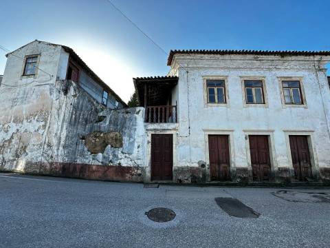Moradia p/ Recuperar - T5 em Foz do Arouce (Lousã)
