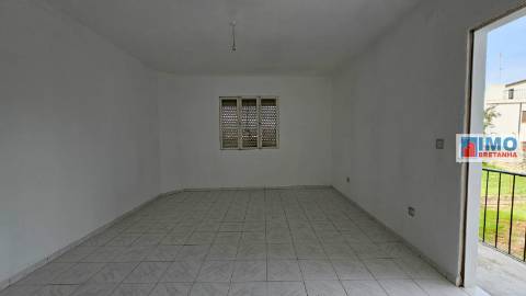 Moradia c/ Garagem e Terreno - Lousa - Castelo Branco