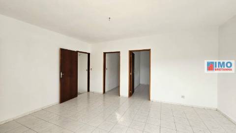 Moradia c/ Garagem e Terreno - Lousa - Castelo Branco