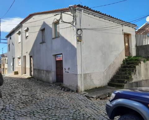 Moradia p/ Recuperar - Ferro - 10 min da Covilhã