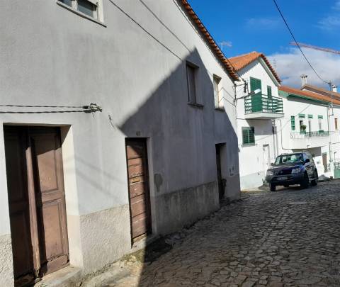 Moradia p/ Recuperar - Ferro - 10 min da Covilhã