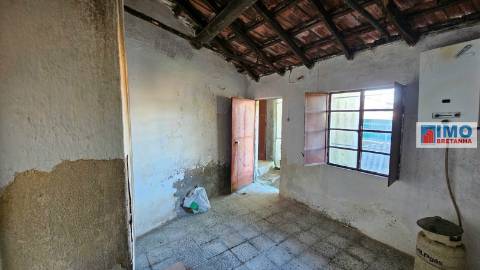 Moradia p/ Renovar c/ Garagem - Maxiais