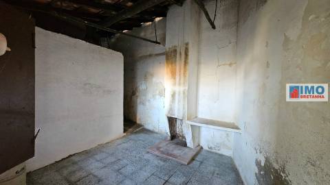 Moradia p/ Renovar c/ Garagem - Maxiais
