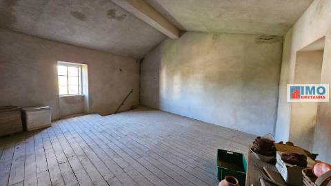 Moradia p/ Renovar c/ Garagem - Maxiais