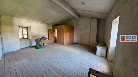 Moradia p/ Renovar c/ Garagem - Maxiais