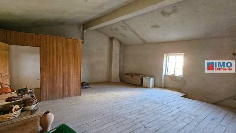 Moradia p/ Renovar c/ Garagem - Maxiais