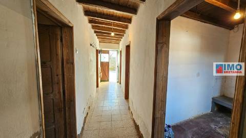 Moradia p/ Renovar c/ Garagem - Maxiais