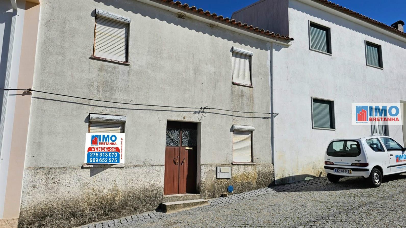 Moradia p/ Renovar c/ Garagem - Maxiais