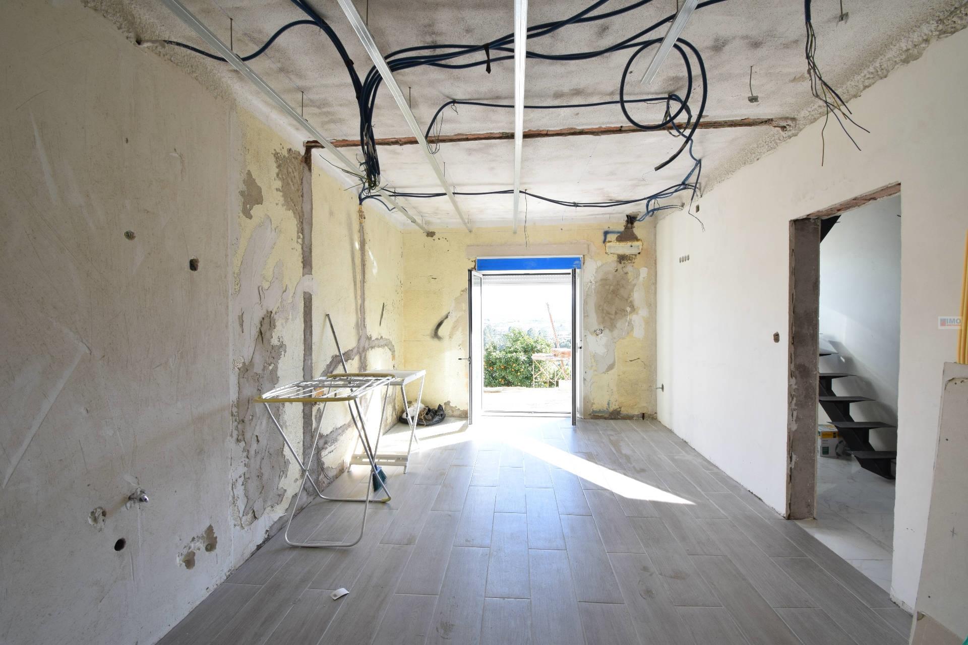 Moradia V2 Parcialmente Renovada - Dominguizo - 15 Min. Covilhã