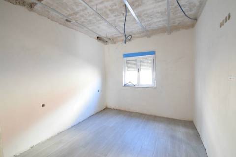 Moradia V2 Parcialmente Renovada - Dominguizo - 15 Min. Covilhã