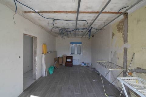 Moradia V2 Parcialmente Renovada - Dominguizo - 15 Min. Covilhã