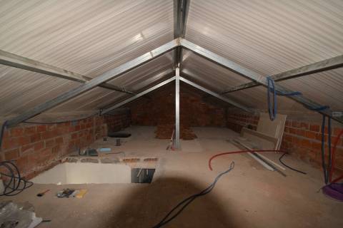 Moradia V2 Parcialmente Renovada - Dominguizo - 15 Min. Covilhã