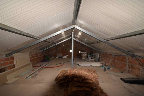 Moradia V2 Parcialmente Renovada - Dominguizo - 15 Min. Covilhã