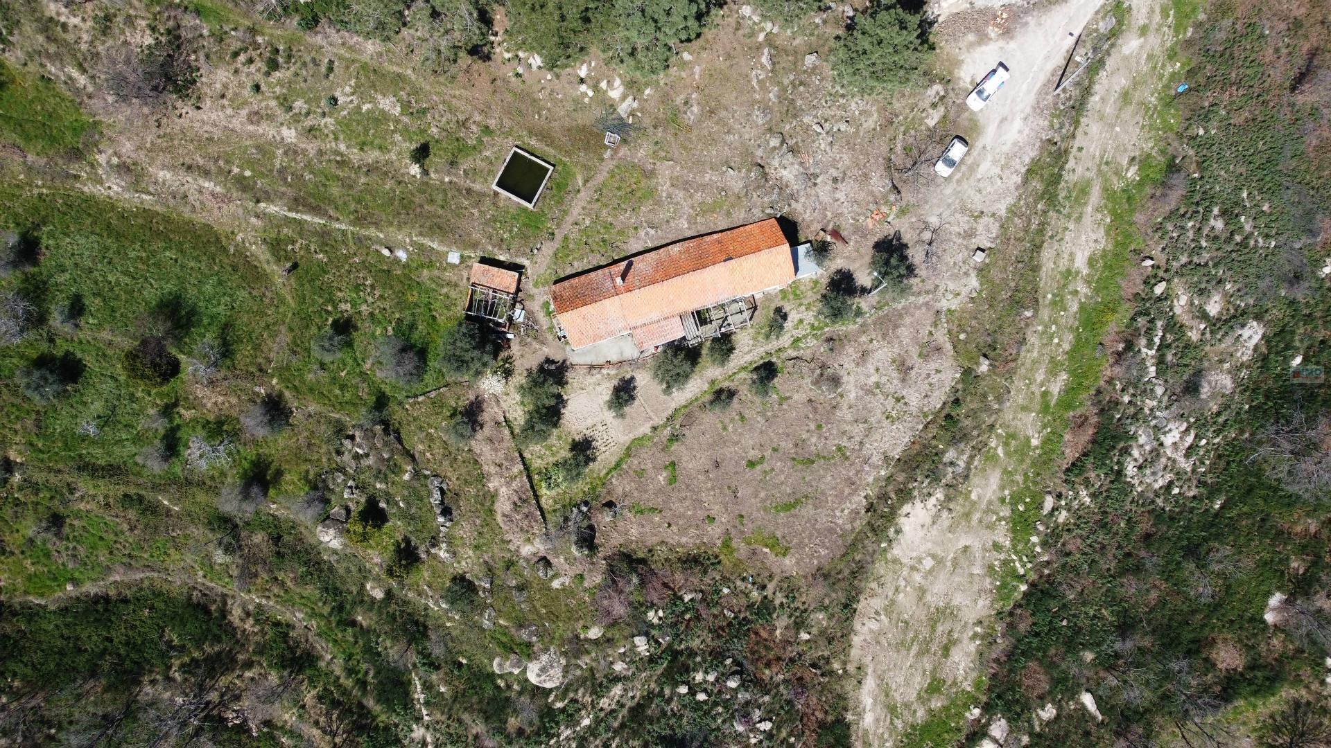 Quinta c/ Moradia p/ Renovar - Orjais