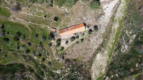 Quinta c/ Moradia p/ Renovar - Orjais