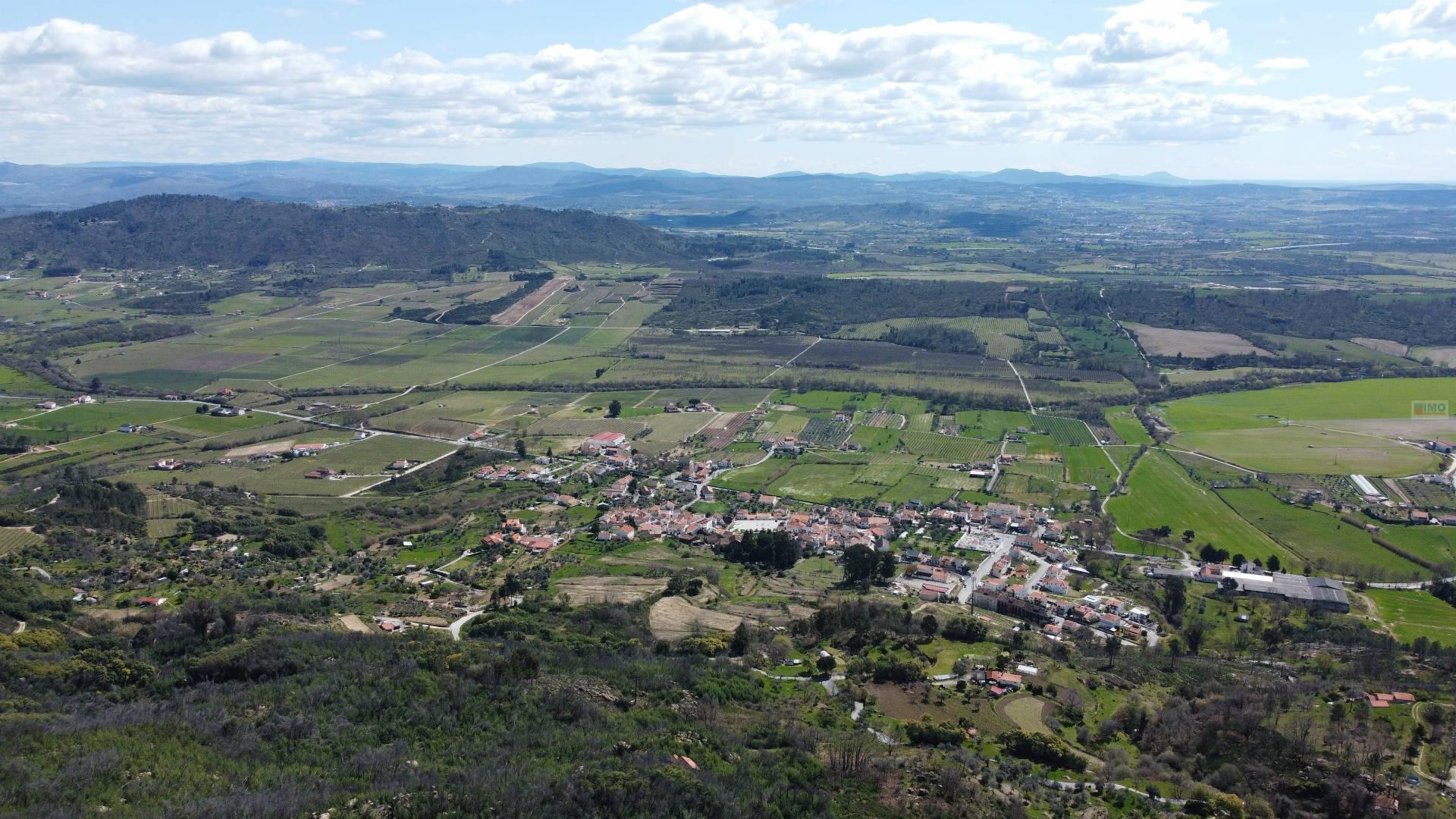 Quinta c/ Moradia p/ Renovar - Orjais