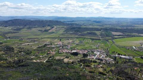 Quinta c/ Moradia p/ Renovar - Orjais