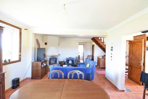 Quinta com Moradia V3 e T1 - Monte Serrano - Covilhã