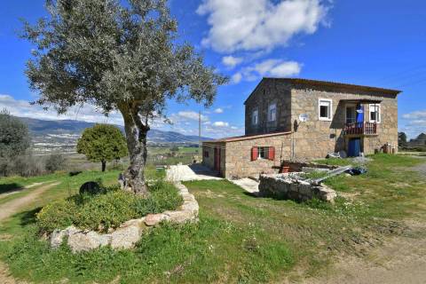 Quinta com Moradia V3 e T1 - Monte Serrano - Covilhã